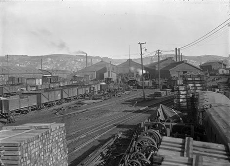 Workshop yards at the Hillside Railway Workshops in Dunedin [1925], Ref; APG-1627-1/2-G, Alexander Turnbull Library, Wellington, New Zealand.